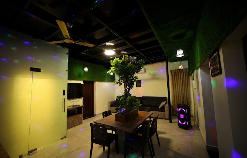 Indoor Hotel Seating in Dindigul